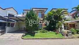 Rumah Dharmahusada Regency. Bangunan 2 Lantai Istimewa.