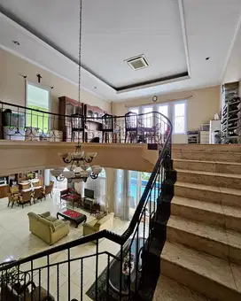 Rumah 2 lantai kolam renang mewah pondok Indah Jakarta Selatan (13628)