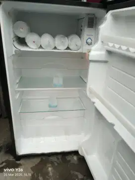 Di jual. Cepat kulkas 1 pintu merk sharp terbaru