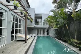 FREEHOLD FAMILY VILLA SET WITHIN GATED COMMUNITY IN UMALAS