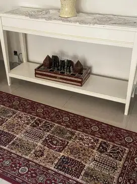Meja ikea warna putih