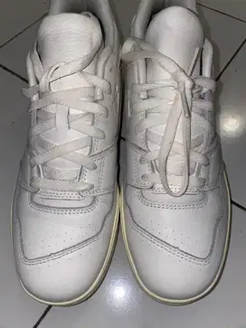 Di jual cepat BU Ori Sepatu New balance 550