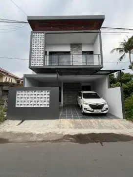 Rumah Strategis Mewah Pinggir Jalan Aspal Dekat UGM Jl Kaliurang Km 8