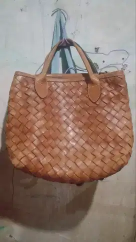 Di jual Tas kulit asli brendit 90% masih bagus beli dri baru