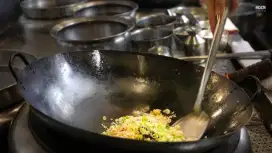 Koki restoran Chinese atau Indonesia