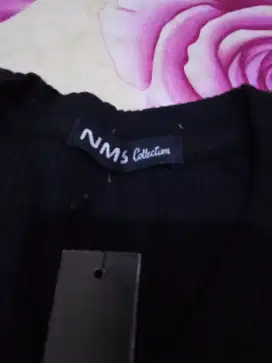 Kaos lengan panjang tanpa kerah