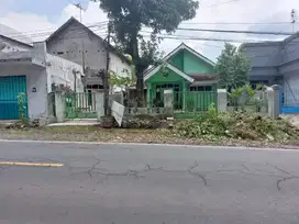 Rumah Pinggir Jalan Provinsi Dekat Kota