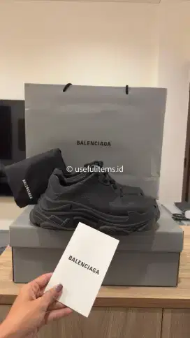 Sepatu Balenciaga  M-Triple S 100% Ori Size 40
