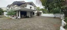 dijual rumah tua hitung tanah di jln raya Metro pondok indah
