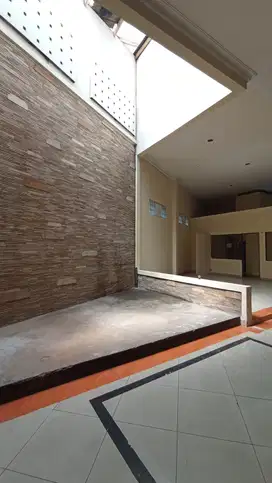 Sewa Ruang Usaha Strategis di Jalan Raya Kopo Bandung