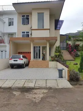 rumah hook halaman luas di sentul city