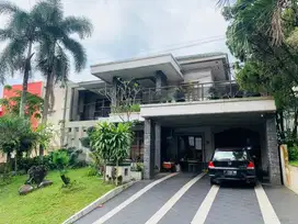 rumah dua lantai siap huni dan kolam renang