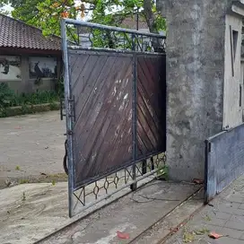 Tanah Di Jual Bonus bangunan mewah Di  kerobokan kelod