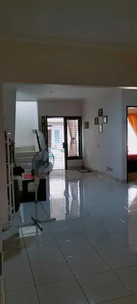 Dijual Murah Rumah Premier Park 2 Modernland Bagus