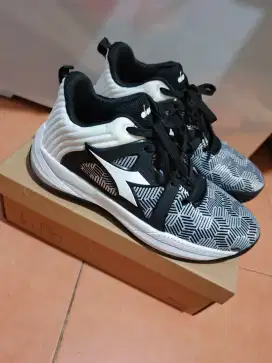 Dijual cepat sepatu diadora gaston size 45