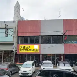 Ruko Boulevard Raya, Kelapa Gading. 4,5x17 mÂ². Lokasi strategis