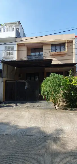 Rumah Komplek Walikota, Jl Gading Raya, Kelapa Gading Luas 8x15m2