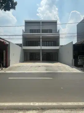 Ruko Baru 3 Lantai Hadap Barat SHM Jual Cepat Strategis GRIYALOKA BSD