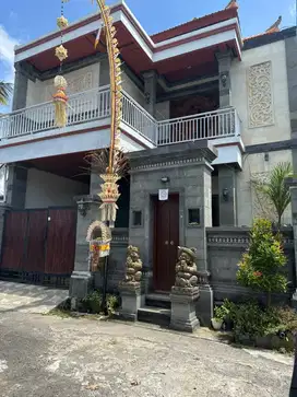 dijual rumah lantai 2 buruan gianyar