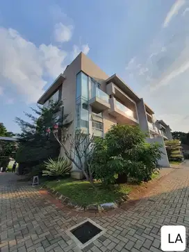 DIJUAL RUMAH DI PASAR MINGGU JAKSEL DENGAN KOLAM RENANG