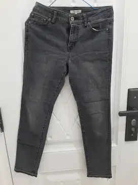 Celana jeans pria warna hitam