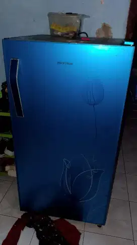 Menampung barang rusak