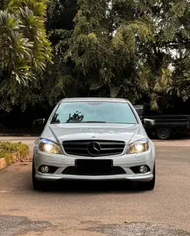 Mercedes Benz C250 2011 AVG / Low KM / Full Spec / Like NEW