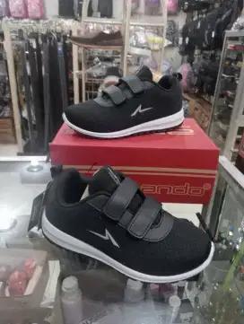 Sepatu anak ando