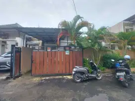 For Lease Modern minimalis House One Gate Sistem with Public Pool, Gym