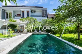 Vila Minimalis Dua Kamar Tidur Dalam Kompleks Tepi Pantai Sanur
