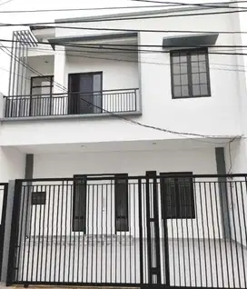 dijual rumah baru 2 lantai