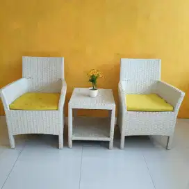 Set Kursi Rotan Sintetis
Isi 2 kursi 1 meja