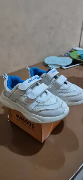 Sepatu jackson putih biru kids