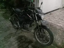 New cb150R plat L