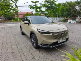 2023 Honda HRV SE Sand Khaki Two Tone