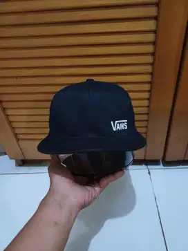 Topi Snapback Vans Off The Wall Classic