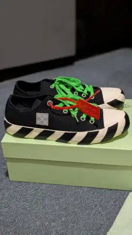 OFF WHITE - Low Top Vulcanized Sneakers (Virgil Abloh Design)