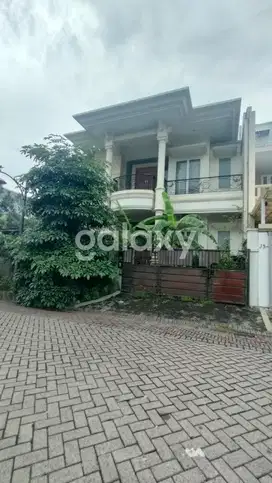 Rumah Selat Golf Citraland Surabaya 2 Lantai Hook Selatan Barat Semi F
