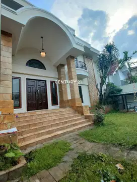 Disewa Rumah Ada Pool DI Pondok Indah Jakarta Selatan
