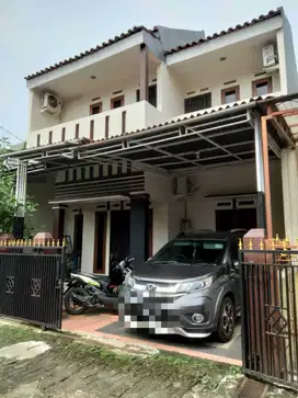 Jual rumah 2 lantai di Beji Depok