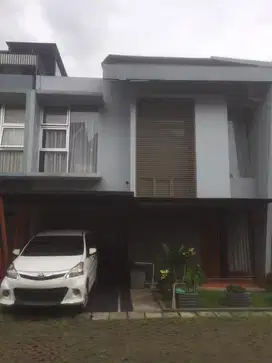 Dijual Rumah Cigadung dalam cluster Dekat Dipatiukur Dago
