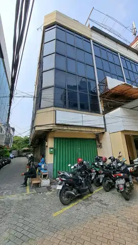 Ruko 5 lantai di Raden Saleh Senen jakpus
