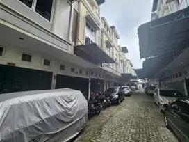 dijual townhouse dalam komplek Tuasan pancing mantap ramai penghuni