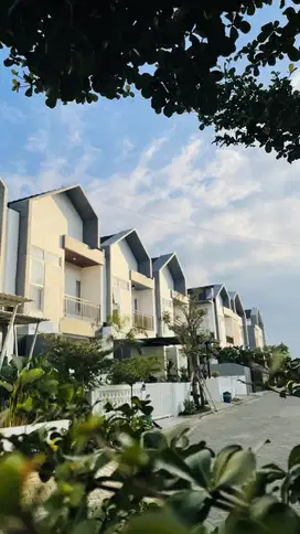Nikmati rumah konsep villa di sebelah wisata
