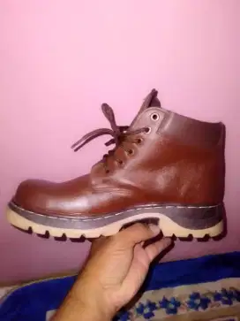 Sepatu booth Kulit Kickers