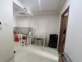 disewakan 1BR semi furnished Apt. Puri Orchard lt rendah view pool