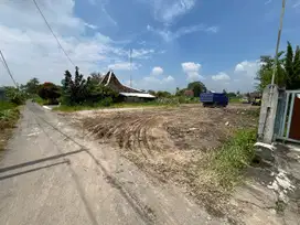 Suasana Asri tanah Utara Jl Damai kaliurang cocok Investasi ,SHM P