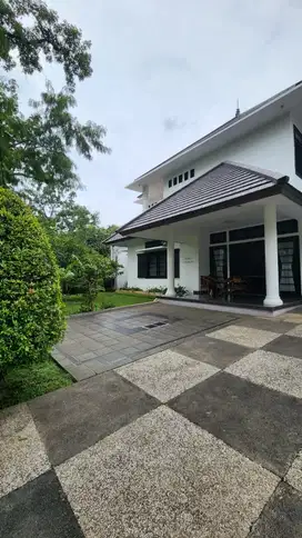 RUMAH KLASIK BAGUS TERAWAT DI JALAN RIAU BELAKANG GEDUNG SATE BANDUNG