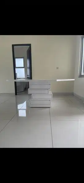 Meja makan segi delapan