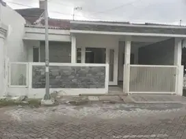Turun Harga ! Rumah Bagus Baru Renov Taman Pondok Indah